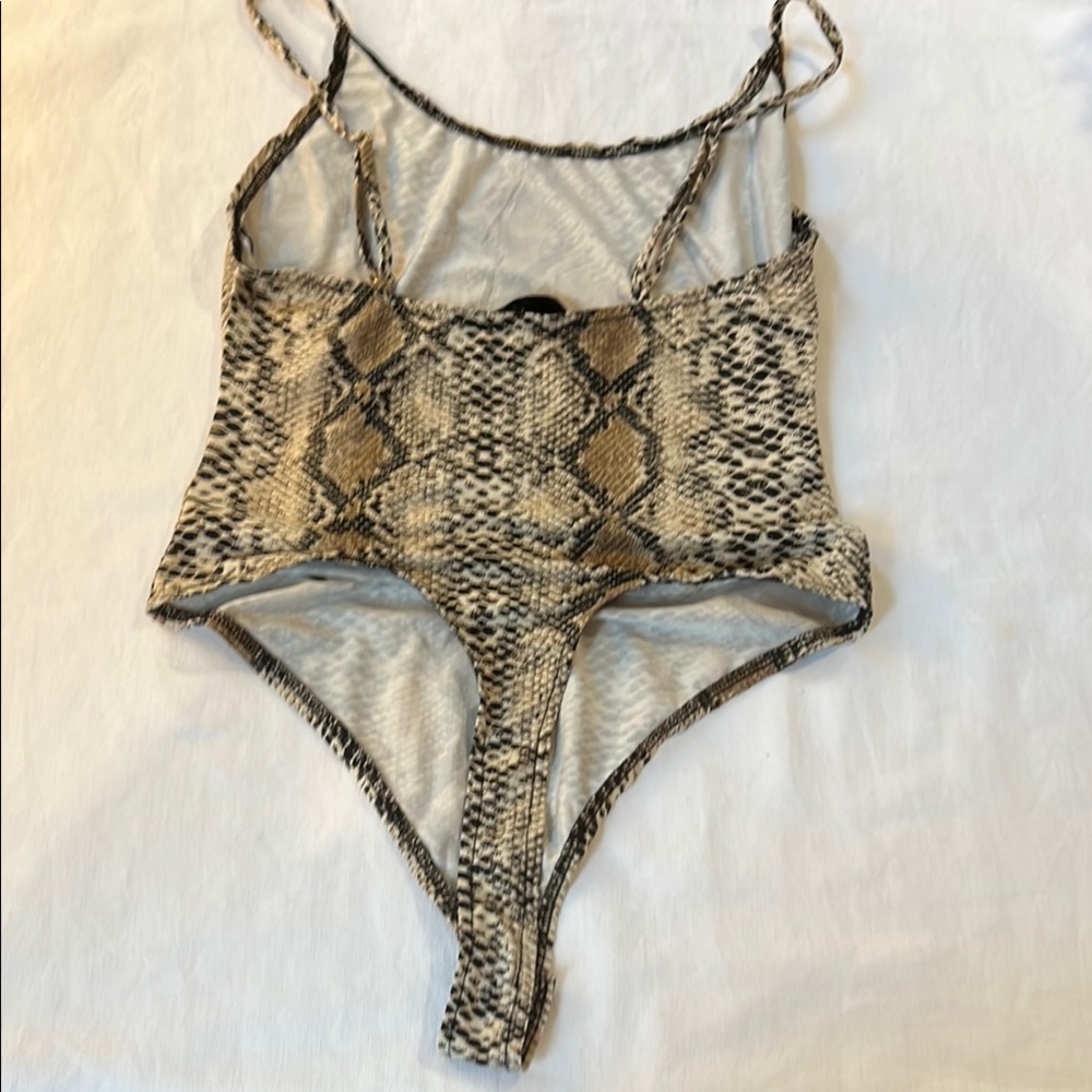 Hera Collection Animal Print Bodysuit - Picture 7 of 7